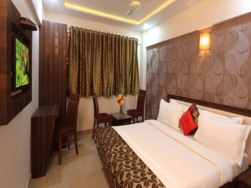 Hotel Railway Inn Тхане Экстерьер фото