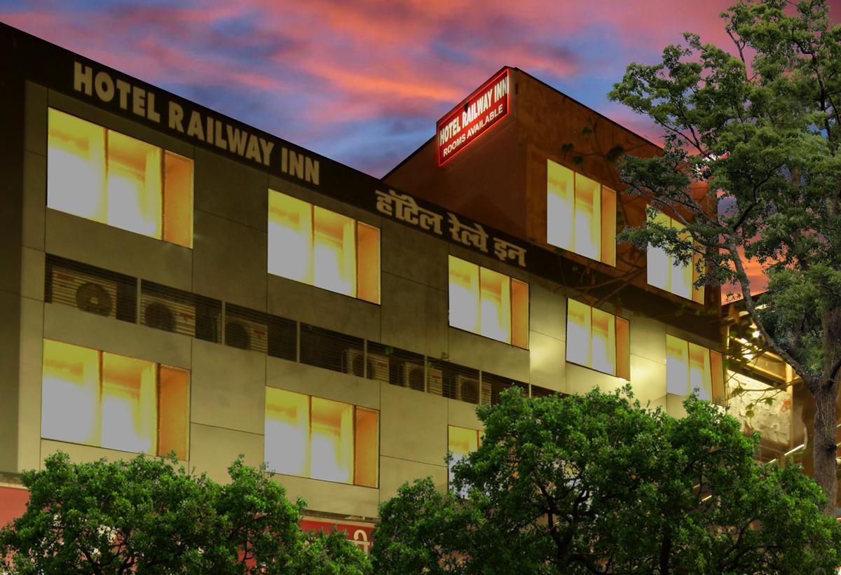 Hotel Railway Inn Тхане Экстерьер фото