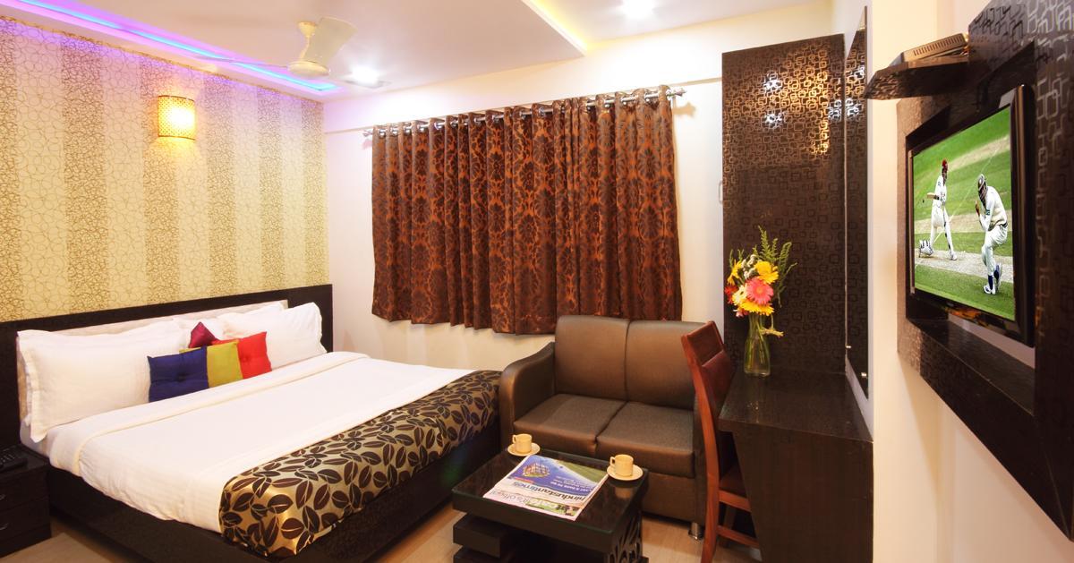 Hotel Railway Inn Тхане Экстерьер фото